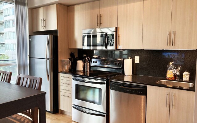 Applewood Suites - 2 BDRM York & Bremner