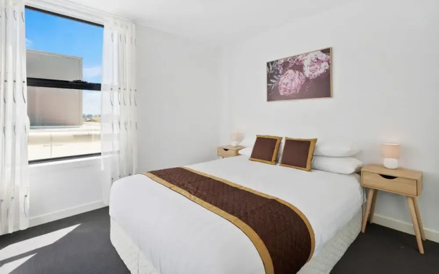 Executive and Spacious Apartment With Balcony
