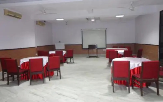 Hotel Smart Inn 2 by Royal Collection