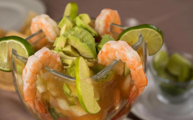 Costa De Oro Beach Hotel