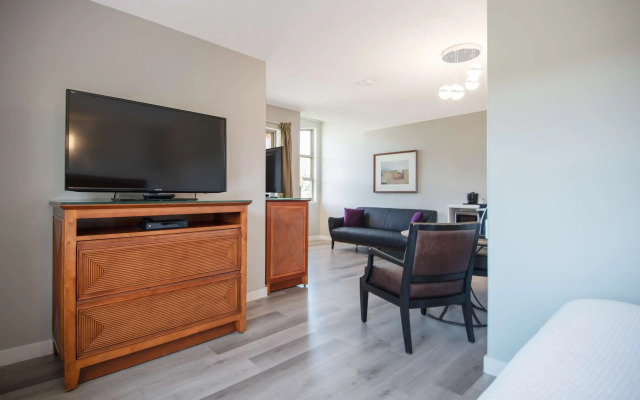 Coast Parksville Hotel