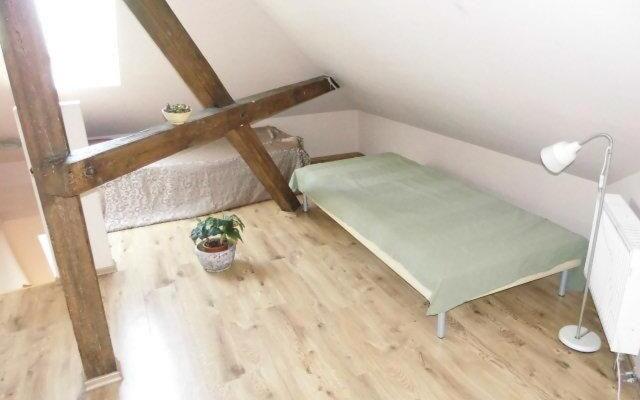 Sehr-schoene-4-Raum-Maisonette-Fewo-mit-110qm-Balkon-zentral-preiswert-T7