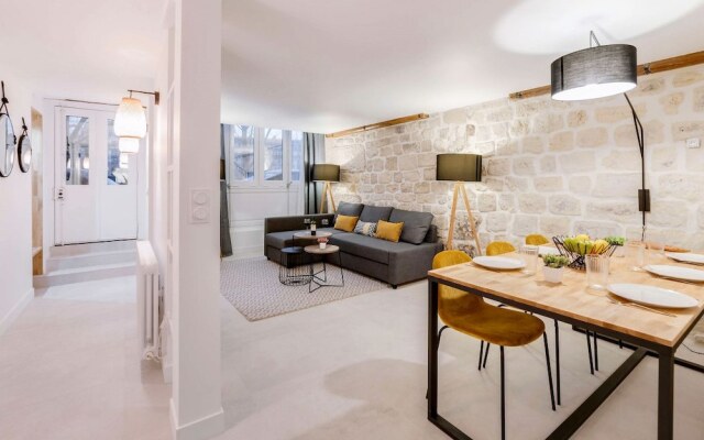 Spacious and Charming Flat on île de la Cité