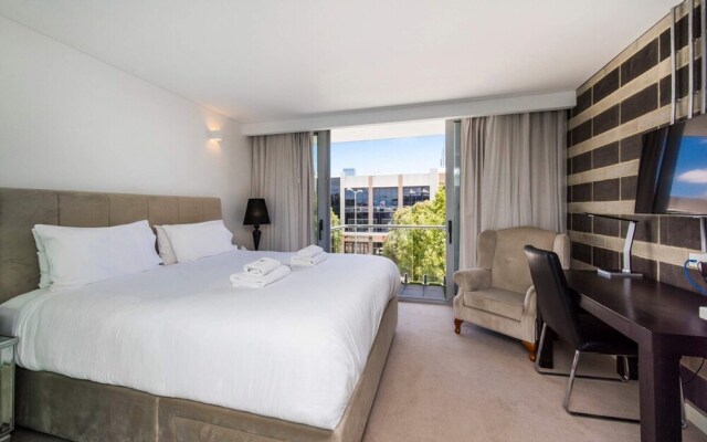 Elegant 1 Bedroom Hotel Room in the City