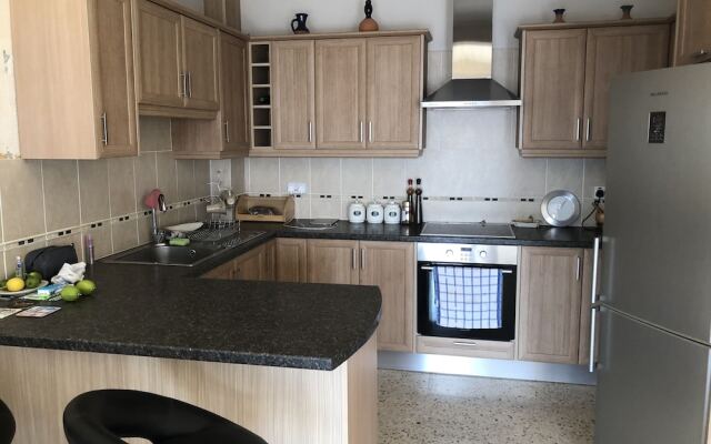 Inviting 2-bed Apartment in Pissouri- Ti Thea