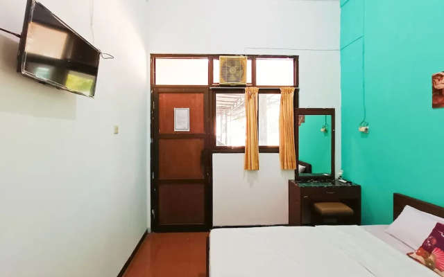 TwoSpaces Living at Sutomo Homestay – Guest Rooms – Madiun