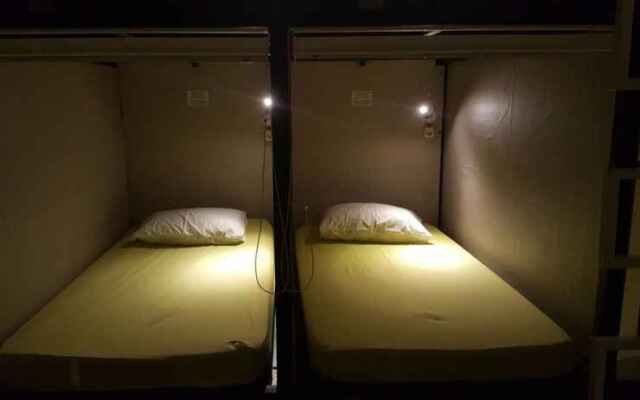 142 Cafe_Sleepboxhotelsemarang