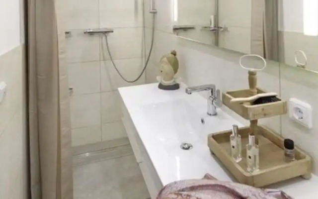 Modern Apartment Near Centre