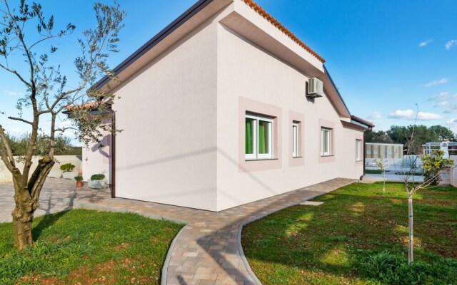 Serene Holiday Home in Novigrad with Private Pool