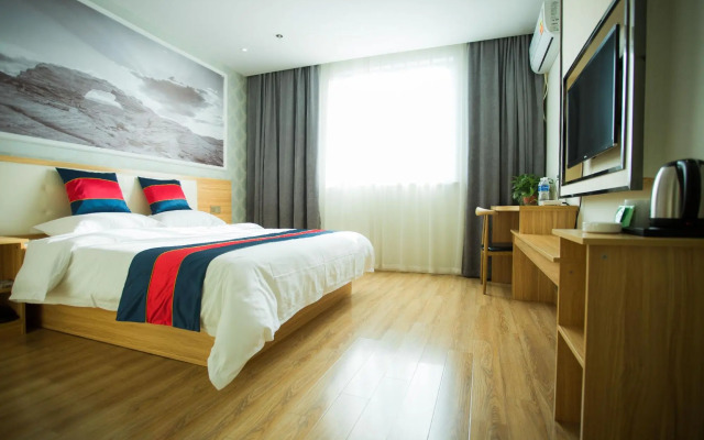 Super 8 Hotel (Binhai Wuyue Plaza)