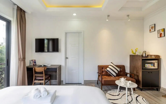 Royal Hotel Near Secc