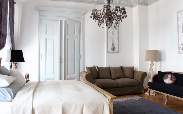 Leon Suite Apartments