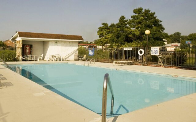 Americas Best Value Inn & Suites Knoxville North