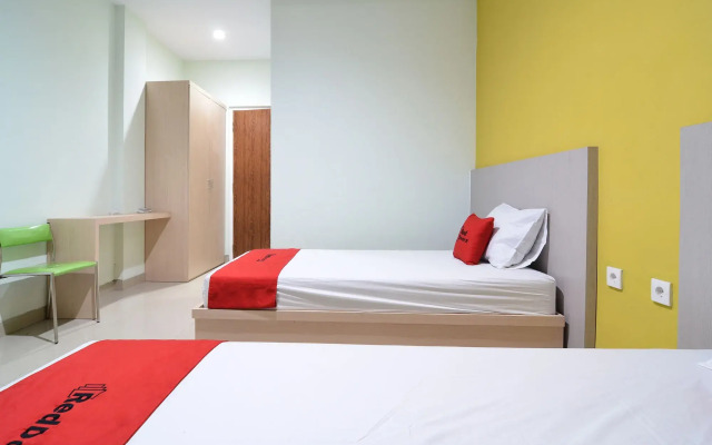 RedDoorz near Museum Keraton Surakarta