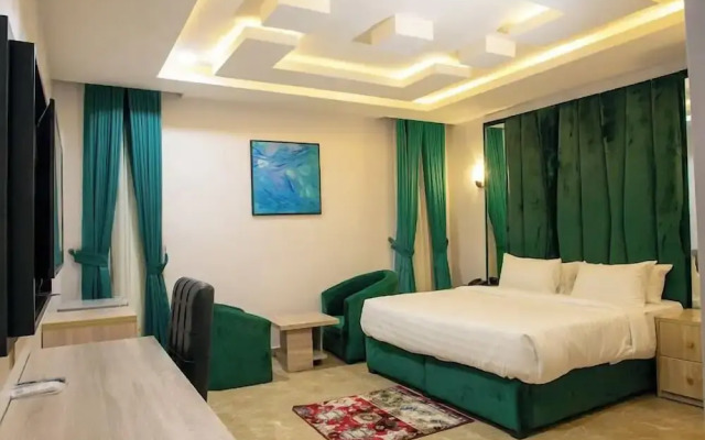 EdisPremier Hotel & Suites