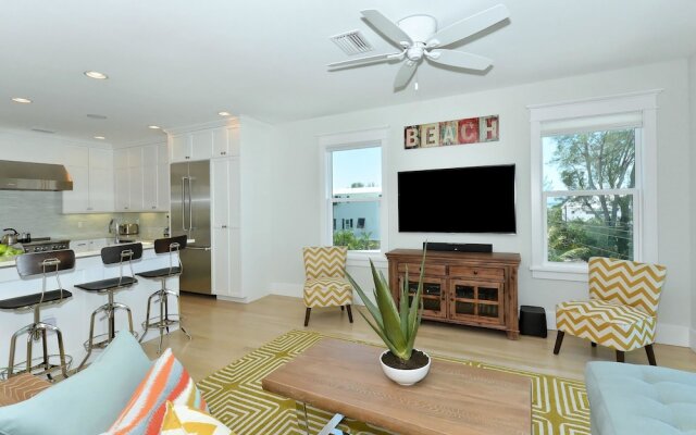 Direct Beach View Apartment 5