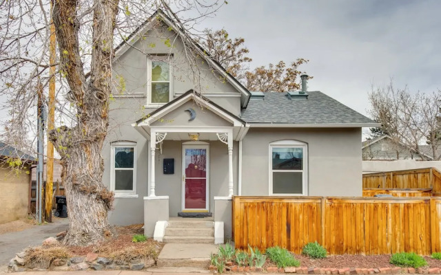 2 Mi to Washington Park: Convenient Denver Home!
