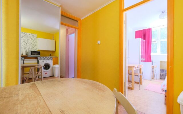 A Cosy two Bedroom Apartment, Sleeps 3