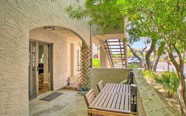 Walk to Park: Scottsdale Condo w/ Community Pool!