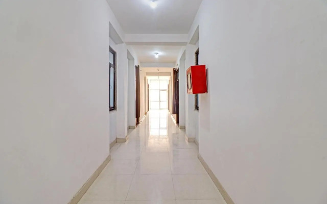 Pop 703878 Ag Yamuna Palace
