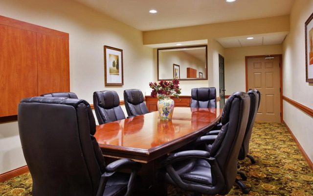 Country Inn & Suites by Radisson, Louisville South, KY