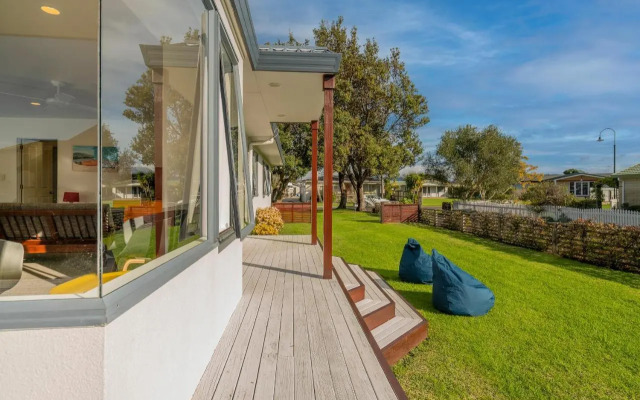 Sunlight Bach - Whitianga Holiday Home