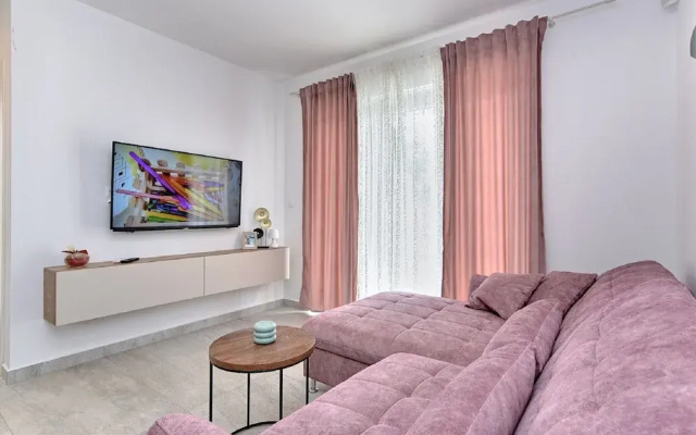 Modern Villa With Private Hydromassage Pool