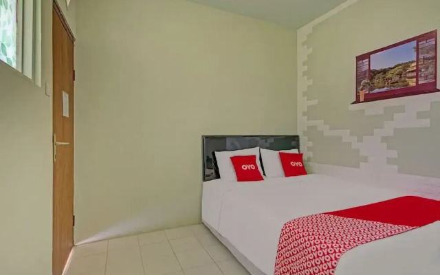 OYO 3208 Villa Inn App Trawas Bintaro Syariah