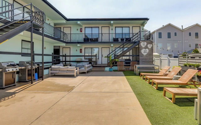 Wildwood Condo: Community Pool, Walk to Beach!