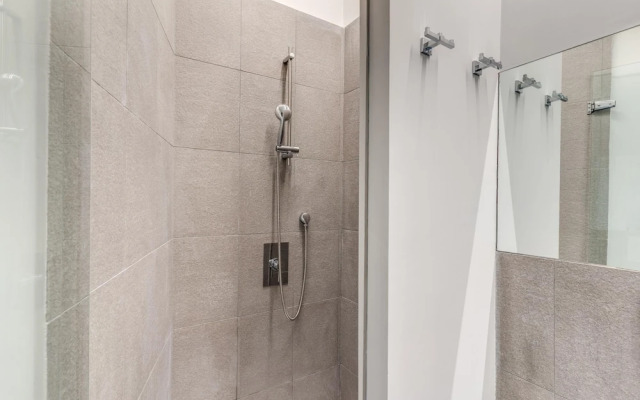 Grey Diamond in Naples