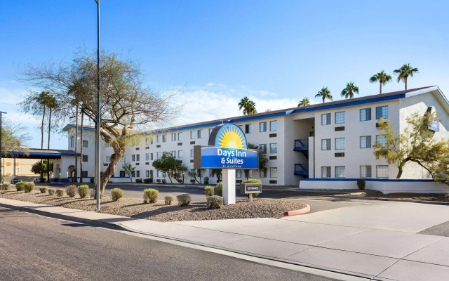 Days Inn & Suites by Wyndham Mesa Near Phoenix