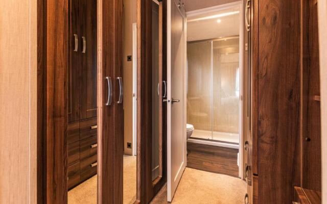 Lakeside Gem with Hot Tub