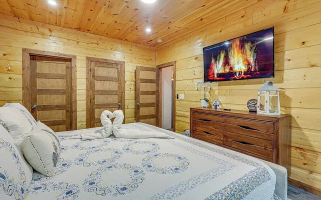 Close to Hiking & Attractions: Smoky Mtn Cabin