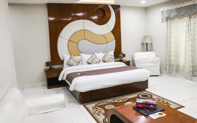 Crown Inn Hotel Multan