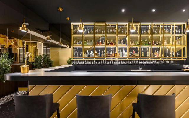 Emerald Downtown Suites