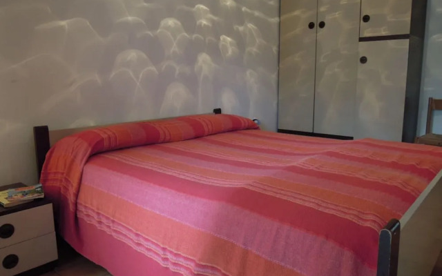 Bright Garden Apartment Near the sea