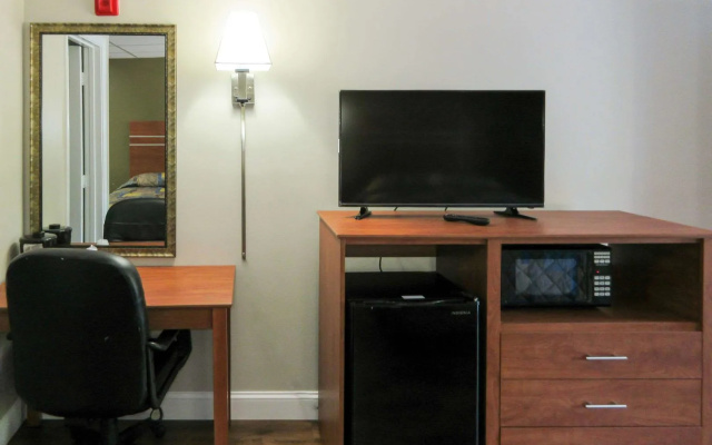 Red Roof Inn & Suites Swansea