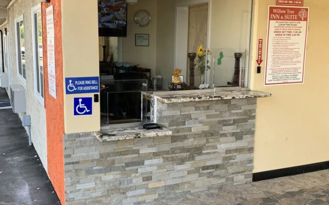 Willow Tree Inn  Suites