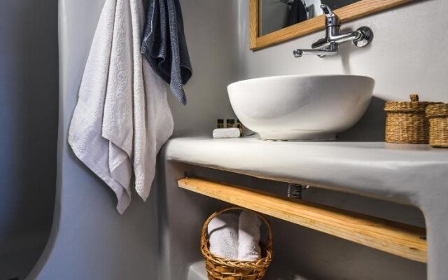 Cavos Studios & Appartements