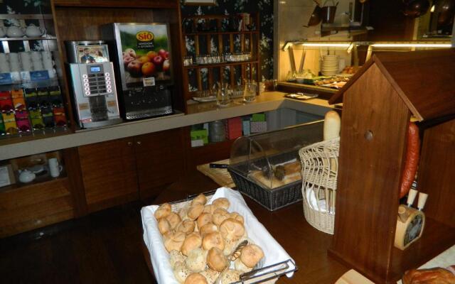 Отель Mercure Szekesfehervar Magyar Kiraly Hotel