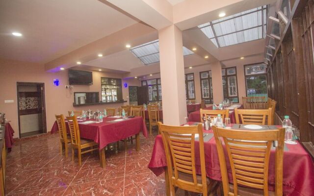 Townhouse OAK Hotel Regal Residency