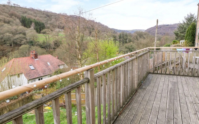Lower Greenwood View