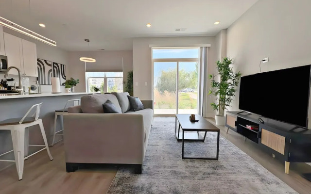 Modern 4BR with Parking - WV rep 4