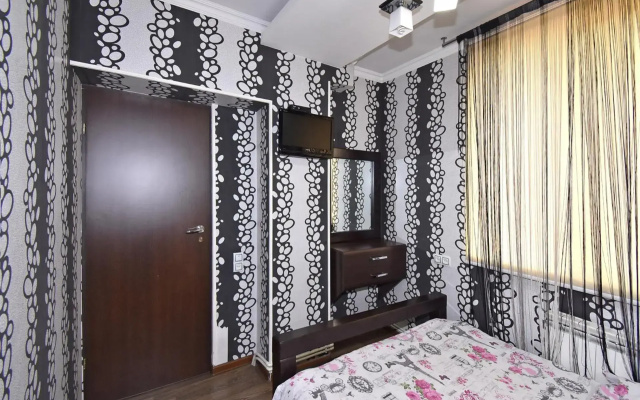 Yeznik Koghbatsi - Amiryan crossroads 1 bedroom comfy apartment with Balcony KO100