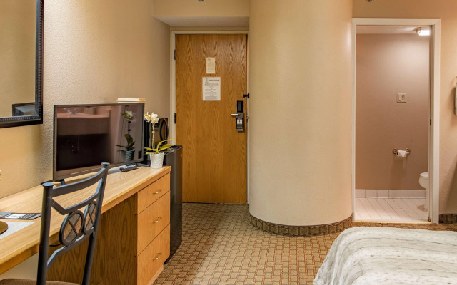 Magnuson Hotel Lincoln Airport