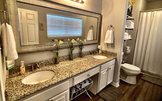 A Silver Lining - 4 Br Home