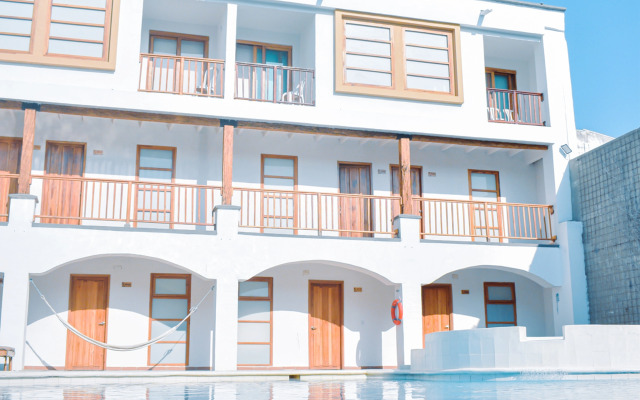 Hotel Sansiraka Suites By GEH Suites