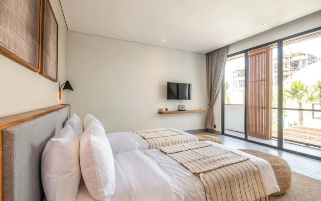 Luxe 5BR Villa, 200m to Brawah Beach Retreat – Guest Rooms – Tibubeneng