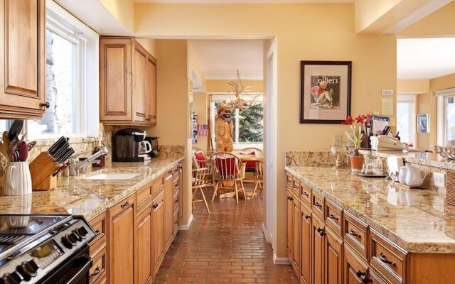 Snowmass Home with Hot Tub, Decks & Mountain Views - 921 by RedAwning