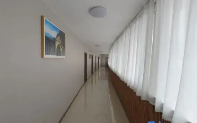 Yixuan Express Hotel (Fengdu Ghost Town)